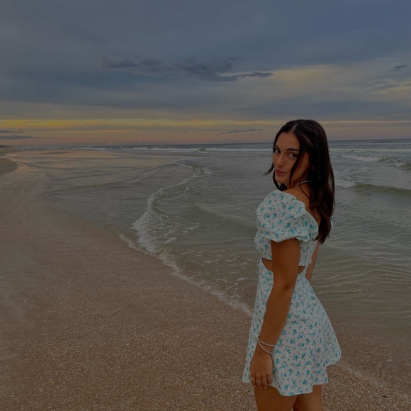 Meet your Posher, Cassandra - Picture 1 of 1